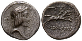 GENS CALPURNIA. Denario. (Ar. 3,48g/18mm). 64 a.C. Roma. (Crawford 340/1). Anv: Cabeza de Apolo a derecha, detrás latigo. Rev: Jinete con látigo galop...
