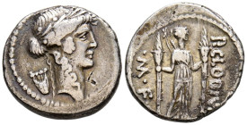 GENS CLAUDIA. Denario. (Ar. 3,63g/17mm). 42 a.C. Roma. (FFC 569; Crawford 494/23). Anv: Cabeza laureada de Apolo a derecha, detrás lira. Rev: Diana es...