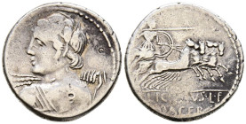 GENS LICINIA. Denario. (Ar. 3,98g/20mm). 84 a.C. Taller auxiliar de Roma. (FFC 803; Crawford 354/1). Anv: Busto diademado de Apolo a izquierda con haz...