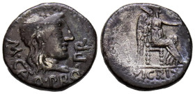 GENS PORCIA. Quinario. (Ar. 1,67g/13mm). 89 a.C. Roma. (Crawford 343/2b). Anv: Cabeza laureada de Libertas a derecha, detrás leyenda: M CATO. Rev: Vic...