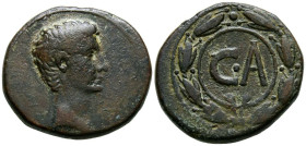 AUGUSTO. Ae25. (Ae. 9,02g/25mm). 27 a. C. Ceca incierta, Asia Menor. (RPC 2230; RIC 497). Anv: Cabeza descubierta de Augusto a derecha, alrededor leye...