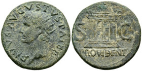 DIVO AUGUSTO. As. (Ae. 10,66g/28mm). 22-30 d.C. Roma. (RIC 81). Anv: Cabeza radiada de Augusto a izquierda, alrededor leyenda: DIVVS AVGVSTVS PATER. R...