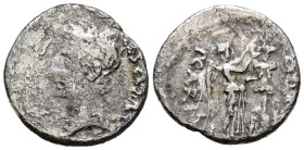 AUGUSTO. Quinario. (Ar. 1,58g/14mm). 25-23 a.C. Emérita Augusta. (RIC 1b). Anv: Cabeza de Augusto a izquierda, detrás leyenda: AVGVSTVS. Rev: Victoria...
