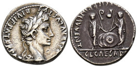 AUGUSTO. Denario. (Ar. 3,73g/18mm). 7-6 a.C. (RIC 207). Anv: Cabeza laureada de Augusto a derecha, alrededor leyenda: CAESAR AVGVSTVS DIVI F PATER PAT...