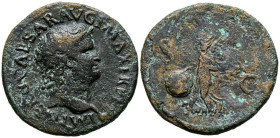 NERON. As. (Ae. 9,10g/29mm). 66 d.C. Lugdunum. (RIC 543). Anv: Cabeza de Nerón a derecha, alrededor leyenda: IMP NERO CAESAR AVG P MAX TR P P P. Rev: ...