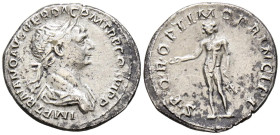 TRAJANO. Denario. (Ar. 3,13g/21mm). 112-114 d.C. Roma. (RIC 276var). Anv: Busto laureado y drapeado de Trajano a derecha, alrededor leyenda: IMP TRAIA...