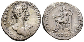 ADRIANO. Denario. (Ar. 2,94g/18mm). 117 d.C. Roma. (RIC 60). Anv: Busto laureado de Adriano a derecha con drapeado sobre hombro izquierdo, alrededor l...