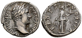 ADRIANO. Denario. (Ar. 3,28g/18mm). 136 d.C. Roma. (RIC 2199). Anv: Cabeza laureada de Adriano a derecha, alrededor leyenda: HADRIANVS AVG COS III P P...
