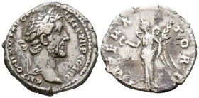ANTONINO PIO. Denario. (Ar. 2,83g/19mm). 143-144 d.C. Roma. (RIC 111b). Anv: Cabeza laureada de Antonino Pío a derecha, alrededor leyenda: ANTONINVS A...