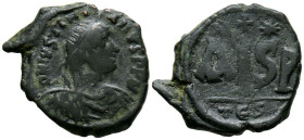 JUSTINIANO I. 16 nummi. (Ae. 6,35g/23mm). 527-562 d.C. Thesalónica. (Doc 98a). Anv: Busto coronado y acorazado de Justiniano I a derecha, alrededor le...