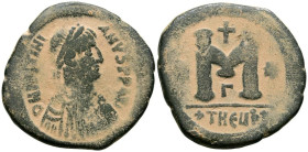 JUSTINIANO I. Follis. (Ae. 14,15g/32mm). 527 d.C. Antioquía. (Seaby 216). Anv: Busto laureado y drapeado de Justiniano I a derecha, alrededor leyenda:...