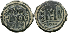 JUSTINO II y SOFÍA. Follis. (Ae. 15,36g/30mm). 565-578 d.C. Constantinopla. (Seaby 360). Anv: Justino II y Sofía estantes de frente, alrededor de la l...