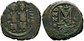 JUSTINO II Y SOFIA. Follis. (Ae. 12,68g/31mm). 571-572 d.C. Constantinopla. (Seaby 360). Anv: Justino II y Sofía estantes de frente, alrededor de la l...