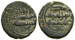 EMIRATO DEPENDIENTE DE CÓRDOBA. Atribuído a los rebeldes. Felus. (Ae. 1,80g/14mm). S/D. (Frochoso II-12). Anv: 'Sahada' en tres lineas. Rev: محمد / رس...