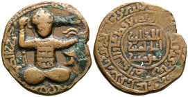 ARTUQUÍES DE MARDÍN. Yülük Arslan Husam A-Din (580-597H). Dirham. (Ar. 15,43g/33mm). Mardin. 596H. Anv: Soldado turco sentado de frente con piernas cr...