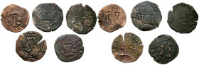 JUANA Y CARLOS (1504-1555). Interesante conjunto compuesto por 5 monedas de 4 Maravedís de Santo Domingo. Diferentes medidas y calidades. A EXAMINAR. ...