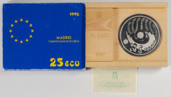 JUAN CARLOS I (1975-2014). 25 Ecu. (Ar. 168,75g/73mm). Madrid Capital Europea de la Cultura. 1992. FNMT. FDC. Incluye estuche original y certificado d...