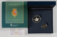 FELIPE VI (2014-?). Medalla de Proclamación. (Ar. 27,00g/40mm). 2014. FNMT. Incluye moneda de 2 Euros conmemorativa. Incluye estuche original y certif...