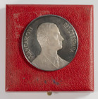 ESPAÑA. Juan Carlos I. (Ar. 69,83g/55mm). S/D. Acuñaciones Españolas SL. Barcelona. Incluye estuche original. PROOF. Marca de orfebrería en reverso....