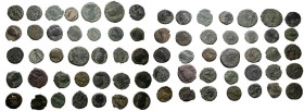 IMPERIO ROMANO. Muy interesante conjunto formado por 77 monedas de bajo imperio. A destacar una gran variedad de emperadores y cecas. Diferentes mödul...