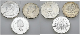 MONEDAS EXTRANJERAS. Conjunto de 3 monedas en plata de diferentes módulos y fechas acuñadas en Polonia, Sudáfrica y Canadá. Muy buen estado de conserv...