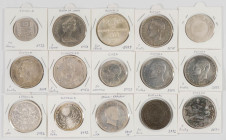 MONEDA MUNDIAL. Interesante conjunto formado por más de 50 monedas de diferentes países, la mayoría de ella en plata y acuñadas principalmente en los ...
