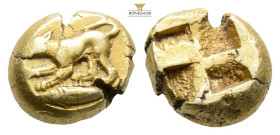 Mysia, Kyzikos EL Hekte. Circa 500-450 BC.(2.69g, 0.5mm 11h.) Hound standing left, tunny fish left below / Quadripartite incuse square. Von Fritze I93...