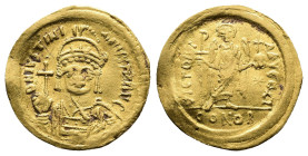 Justinian I, AD 527-565. Gold Solidus (21.3 mm, 4,42 g.). Constantinople, AD 527-538. D N IVSTINIANVS P P AVI Helmeted and cuirassed bust of Justinian...
