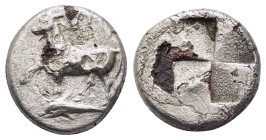 THRACE. Byzantion.(Circa 340-320 BC). Siglos.

Obv : 'ΠΥ.
Bull standing left on dolphin left.
Rev : Stippled quadripartite incuse square.
SNG BM ...