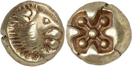 GRÈCE ANTIQUE - GREEK
Ionie, Milet. Hémihecté (1/12e de statère) ND (600-550 av. J.-C.), Milet.
Av. Tête de lion à droite. 
Rv. Carré creux quadrip...