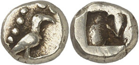 GRÈCE ANTIQUE - GREEK
Ionie, Milet. 1/24e de statère ND (c.550 av. J.-C.), Milet ?
Av. Oiseau à droite sous deux points, cinq points derrière. 
Rv....