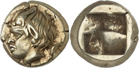 GRÈCE ANTIQUE - GREEK
Ionie, Phocée. Hecté d’électrum (sixième de statère) ND (478-387 av. J.-C.), Phocée.
Av. Tête juvénile de Pan à gauche ; derri...