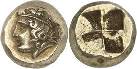 GRÈCE ANTIQUE - GREEK
Ionie, Phocée. Hecté d’électrum (sixième de statère) ND (478-387 av. J.-C.), Phocée.
Av. Tête d’Héra à gauche portant la couro...