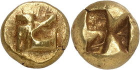 GRÈCE ANTIQUE - GREEK
Ionie, cité indéterminée. Hecté d’électrum (sixième de statère) ND (625-600 av. J.-C.).
Av. Carré en relief, aux formes géomét...
