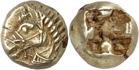 GRÈCE ANTIQUE - GREEK
Ionie, cité indéterminée. Hémihecté (1/12e de statère) ND (600-550 av. J.-C.).
Av. Tête de cheval harnaché et bridé à gauche. ...