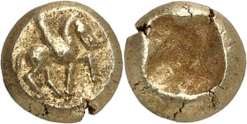 GRÈCE ANTIQUE - GREEK
Ionie, cité indéterminée. Hecté d’électrum (sixième de statère) ND (600-550 av. J.-C.).
Av. Pégase paradant à droite, la patte...