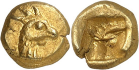 GRÈCE ANTIQUE - GREEK
Ionie, cité indéterminée. Hémihecté (1/12e de statère) ND (600-550 av. J.-C.).
Av. Tête de coq à droite. 
Rv. Carré creux inc...