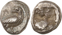 GRÈCE ANTIQUE - GREEK
Ionie ou Troade, cité indéterminée. Trihémiobole ND (c.500 av. J.-C.).
Av. Oiseau (outarde) à droite, la tête en arrière. 
Rv...