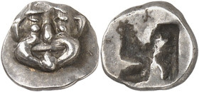 GAULE - CELTIC
Massilia - Marseille. Hémiobole à la tête de gorgone ND (500-470 av. J.-C.), Marseille.
Av. Tête de Gorgone de face, type piriforme. ...