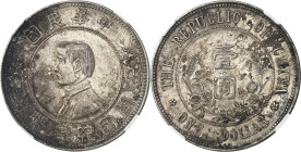 CHINE - CHINA
République de Chine (1912-1949). Dollar, Sun Yat-Sen, étoiles basses ND (1912).
Av. Légende en caractères chinois. Buste à gauche de S...