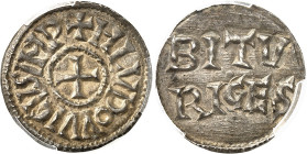 FRANCE / CAROLINGIENS - FRANCE / CAROLINGIAN
Louis le Pieux (814-840). Denier, classe 2 ND (819-822), Bourges.
Av. + H LVDOVVICVS IMP. Croix. 
Rv. ...