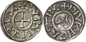 FRANCE / CAROLINGIENS - FRANCE / CAROLINGIAN
Raoul (923-936). Denier ND (c.930), Dijon.
Av. + RVRVIIS RIX. Croix. 
Rv. + DIVION CASTRO. XI dans le ...
