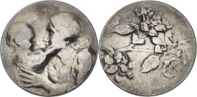 FRANCE - FRANCE
IIIe République (1870-1940). Médaille, Caresses, par O. Yencesse, SAMF n° 68 1904, Paris.
Av. Un jeune enfant caresse les joues de s...