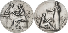 FRANCE - FRANCE
IIIe République (1870-1940). Médaille, Les joyaux, par Paul Grandhomme, SAMF N° 8 1909, Paris.
Av. Deux femmes assises, l’une mettan...