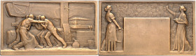 FRANCE - FRANCE
IIIe République (1870-1940). Médaille, le vin par Alexandre Morlon, SAMF n° 121 1910, Paris.
Av. Dans un pressoir, ouvriers à la pre...