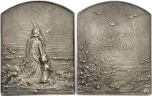 FRANCE - FRANCE
IIIe République (1870-1940). Médaille, le Salut au soleil, par G. Dupré ND (1899), Paris.
Av. Un vieil homme et un enfant priant dev...