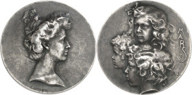 FRANCE - FRANCE
IIIe République (1870-1940). Médaille, portrait de madame Em. Charbonneau et de ses enfants, par A. Jacopin 1902 (1903), Paris (Janvi...