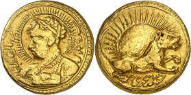 INDE - INDIA
Empire Moghol, Jahangir (Nur-ud-din Muhammad Salim) (1605-1627). Mohur de présentation, au buste et au lion AH 1020- An 6 (1611), Agra....