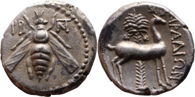 Ionia, Ephesos (Circa 202-150 BC.) AR Drachm. Obv: Bee. Rev: Orepart of stag right, head reverted; palm tree to left

17mm 4,13g