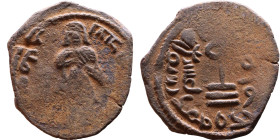 al-Malik ibn Marwan (687-705) Follis. Obverse: Standing caliph Reverse: Modified cross potent set on steps

20mm 2,80g

Artificial sand patina